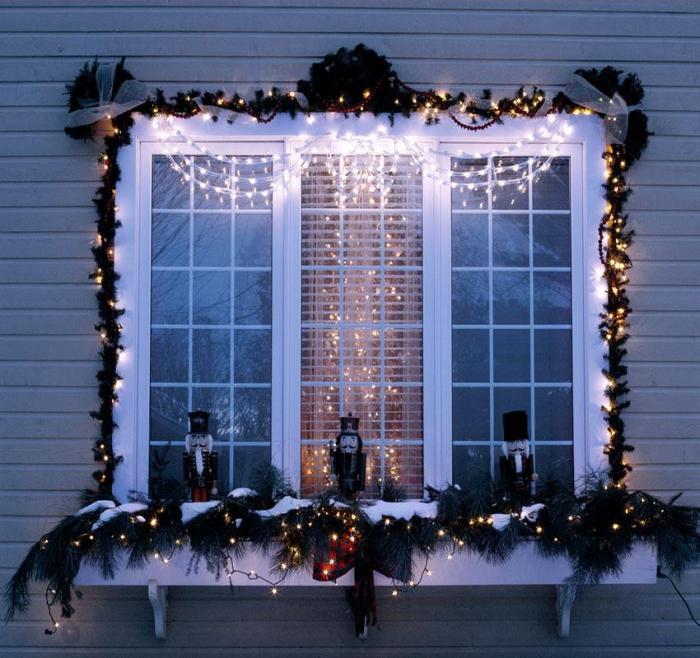 How to decorate apartment windows for christmas