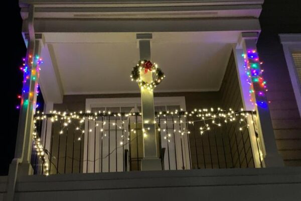 Can you decorate a apartment with christmas lights