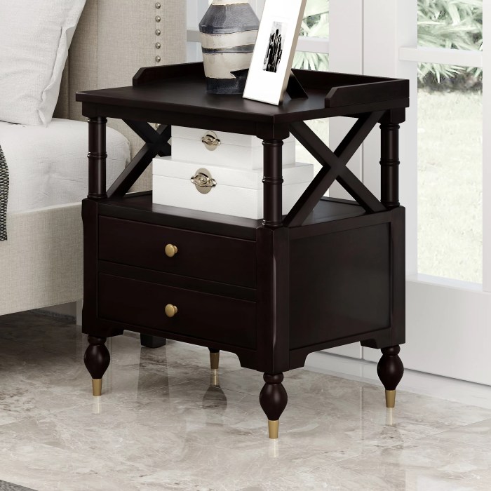 How to decorate a bedroom end table