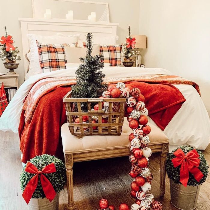 How to decorate a bedroom christmas