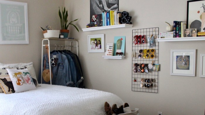 How to decorate small apartment bedroom