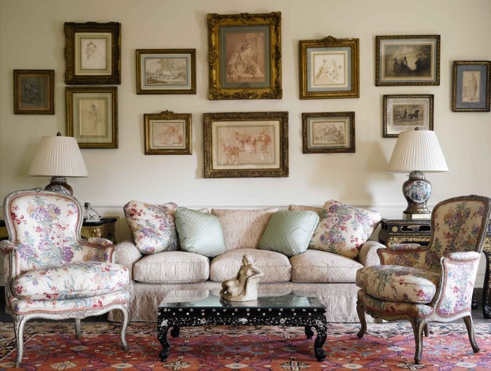 How to decorate small drawing room