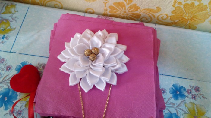 How to make satin ribbon decoration