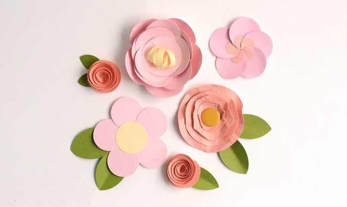 How to make decoration out of construction paper