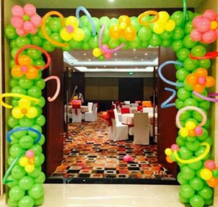 How to make balloon gate decoration